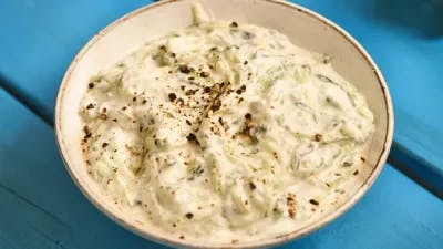 Tzatziki - enkel oppskrift på gresk favoritt