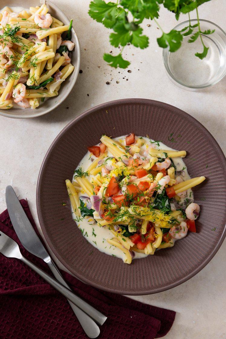 Kremet pasta med ishavsreker, sitron, tomat og dill