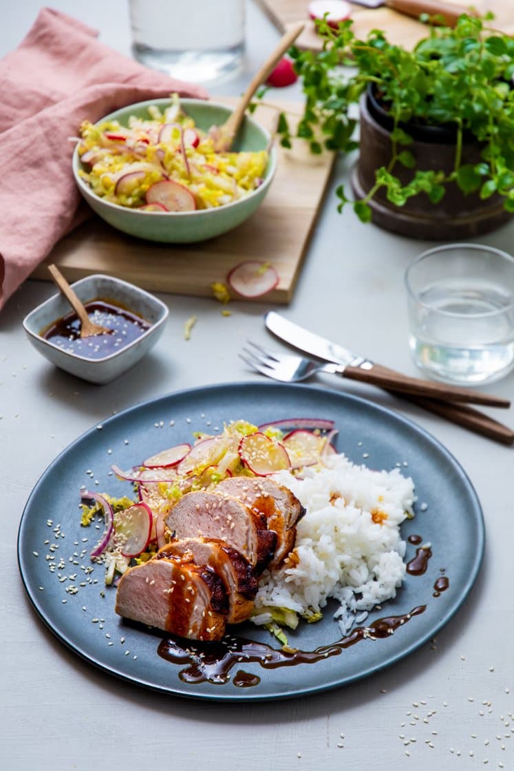 Teriyakibakt svinefilet med jasminris og kålsalat