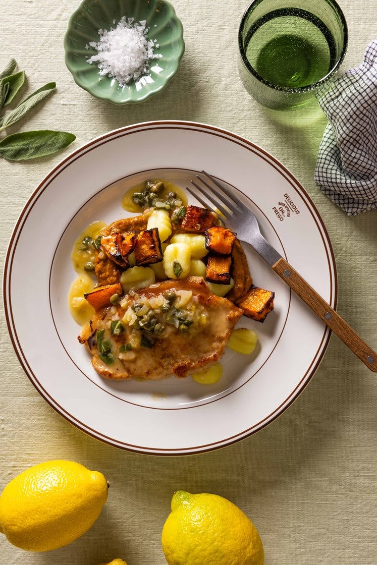 Piccata di maiale con gnocchi, zucca in due modi e salvia